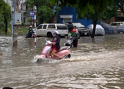 Triều cường kéo dài tại TPHCM: Rất nhiều dịch bệnh 'rình rập'