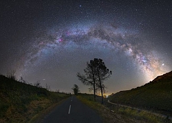 Ấn tượng thiên hà Milky Way khoe sắc ở bầu trời trung tâm