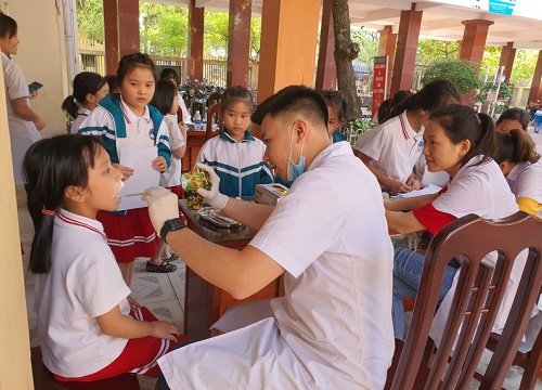 Bệnh viện Răng hàm mặt Trung ương Hà Nội: Phối hợp chăm sóc sức khỏe răng miệng cho học sinh