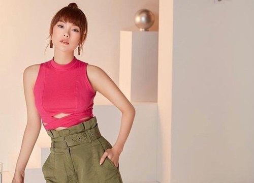 Minh Hằng chính thức gia nhập hội 'cẩm hường' với loạt trang phục hồng điệu đà