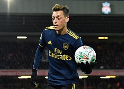 Rút Ozil khỏi sân chỉ sau 65 phút, Emery phá vỡ im lặng