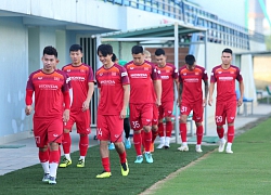 Tuyển Việt Nam tập rê bóng để đối phó UAE