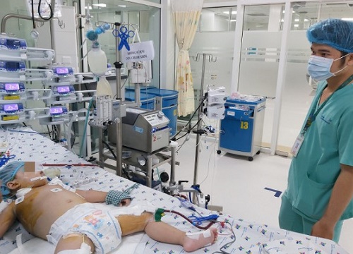 Bé gái 30 tháng tuổi tiên lượng rất xấu, bất ngờ được cứu sống bằng ECMO