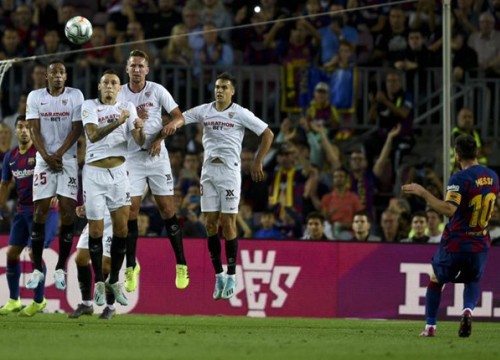 Bố trí hàng rào kín kẽ, Sevilla vẫn không ngăn được Messi