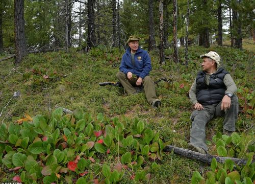 Chùm ảnh Đại tướng Shoigu tháp tùng Putin đi nghỉ ở Siberia hoang dã