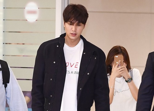 Khác lúc vừa xuất ngũ, Lee Min Ho diện toàn đồ hiệu tại sân bay