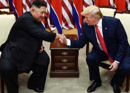 Phi hạt nhân hóa: Từ thâm tình Kim-Trump đến lời đề nghị 'vàng