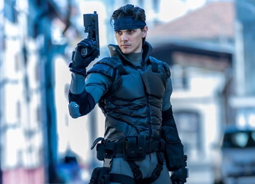 "Rắn già" điển trai Solid Snake