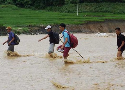 Thanh Hóa vinh danh những phóng viên tiên phong đưa tin trong cơn bão số 3