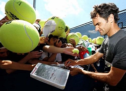 Tin thể thao HOT 8/10: Federer giải thích vì sao không từ chối ký tặng fan