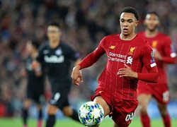 Alexander-Arnold có thể đá tiền vệ trung tâm như thần tượng Gerrard