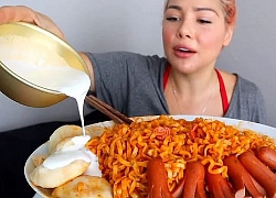 Cha mẹ, con cái trong gia đình cùng nghỉ việc để theo nghề mukbang