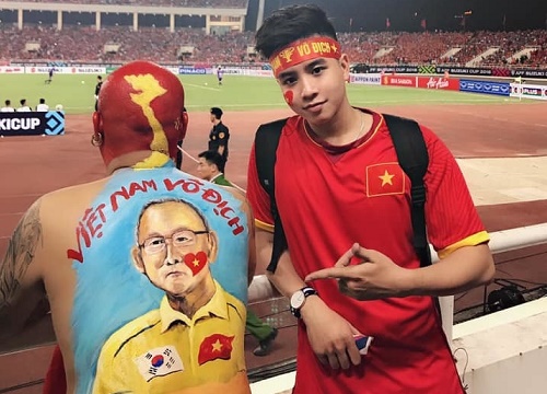 Cô nàng tán tỉnh hot boy CĐV, thả thính trên mạng liệu có nên duyên