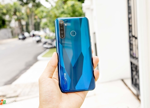 Cùng sở hữu 4 camera, bạn nên mua Reamle 5 Pro hay Oppo A9 2020?