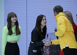 Đến BLACKPINK còn lộ ra ánh mắt "mê trai mất hết liêm sỉ" khi nhìn David Beckham bằng xương bằng thịt thì trách gì fangirl chúng mình