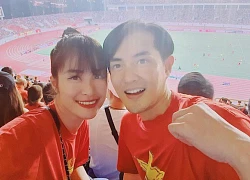 Đông Nhi - Ông Cao Thắng, Bảo Anh cùng dàn sao Vbiz vỡ oà trước siêu phẩm ngả người volley mở màn tỷ số 1-0 của Quang Hải