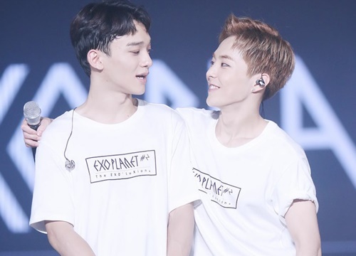 Fan 'tan chảy' sau khi tìm hiểu lý do Chen (EXO) viết tên Xiumin trong hậu trường chụp ảnh comeback