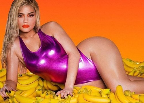 Khoe ảnh áo tắm, Kylie Jenner bị fans chỉ trích