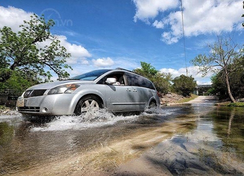 10 điều nên tuân thủ khi ô tô bị ngập nước