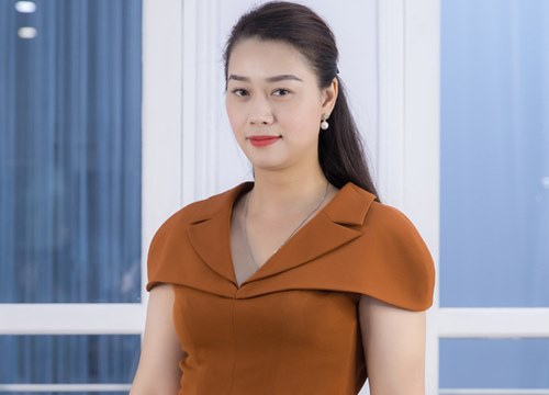 Mẫu béo hứa hẹn 'quẩy banh nóc' tại show của NTK Hà Duy