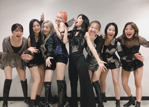 Phát hiện lý thú: Cứ mỗi lần TWICE come back tại Nhật là Chaeyoung lại phải "yên vị" ở một vị trí, thuyết âm mưu gì đây?