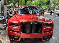 Rolls-Royce Cullinan màu đỏ liên tục đổi diện mạo sau 4 tháng về Việt Nam