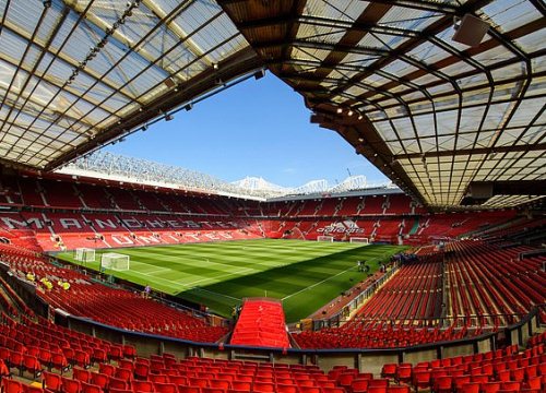 Tai nạn thương tâm ở Old Trafford: CĐV 80 tuổi ngã tử vong