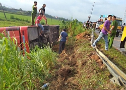 Xe khách qua Hà Tĩnh lật xuống ruộng, 1 người chết, 20 người bị thương