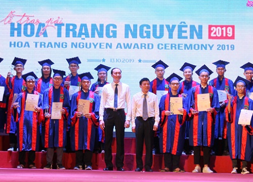 176 học sinh khu vực phía Bắc được trao giải thưởng Hoa Trạng Nguyên