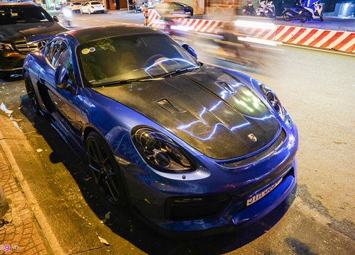 Cận cảnh Porsche Cayman độ phong cách xe đua ở TP.HCM