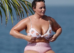 Chanelle Hayes tự tin diện áo tắm sau khi giảm gần 20 kg