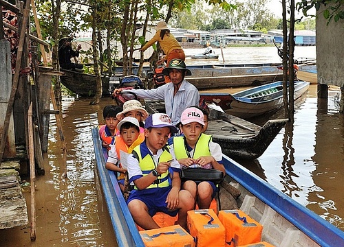 Dọc, ngang "tìm chữ" miền sông nước