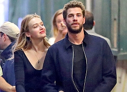 Hẹn hò tình trẻ sinh năm 1997, Liam Hemsworth đã gây nhức mắt với loạt ảnh ôm hôn nhạy cảm trên phố đông người