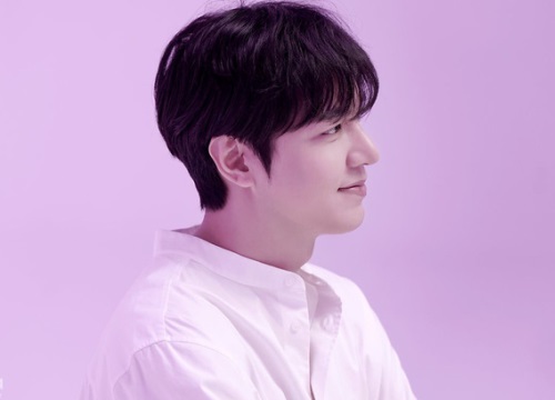 Lee Min Ho lại khiến "tập đoàn" fan girl châu Á mê điên đảo với loạt ảnh soái ca sơ mi trắng đẹp xuất thần