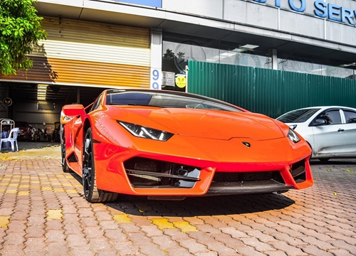 Lamborghini Huracan 13 tỷ chính hãng bán ở vỉa hè Hà Nội