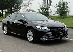 Toyota Camry giữ vững ngôi vương dòng xe 4 chỗ cao cấp