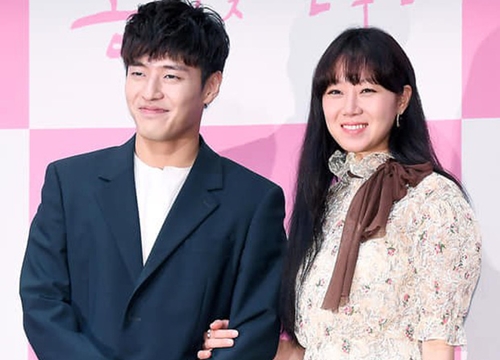 "Trả đũa" Kim Rae Won, chị đại Gong Hyo Jin chọn "trai quê" Kang Ha Neul là bạn diễn ăn ý nhất trước giờ