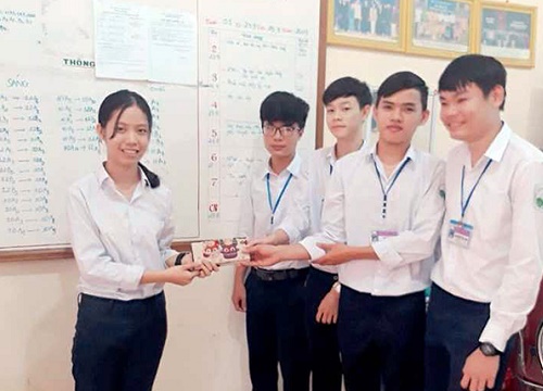 Tuyên dương những học sinh trả lại của rơi