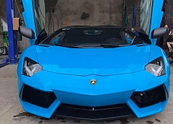 Chỉ với 1 chi tiết nhỏ, lai lịch chiếc Lamborghini Aventador Roadster xanh đang gây chú ý được hé lộ