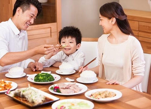 Sau chuyến du lịch trở về, vợ bước vào nhà mà tôi cứ ngỡ người đàn bà nào đi nhầm vào nhà mình