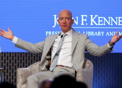 Để có số tiền như tỷ phú Jeff Bezos, người lao động Mỹ phải mất bao nhiêu triệu năm?