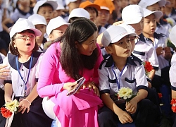 Giáo viên đánh trẻ và câu hỏi "Anh có sao không?"