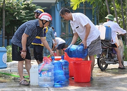 Hà Nội: Chưa biết khi nào có nước sạch trở lại