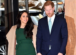 Meghan Markle lại đi vào "vết xe đổ" của chính mình, lộ cơ thể ngấn mỡ đến phản cảm trong chiếc đầm chật chội