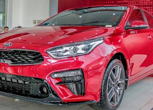 Hyundai Elantra 2019 và KIA Cerato 2019: Chọn xe Hàn nào?