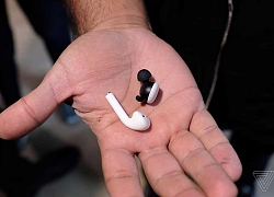 So sánh Google Pixel Buds 2 vs Apple AirPods 2: Tai nghe không dây nào tốt hơn?