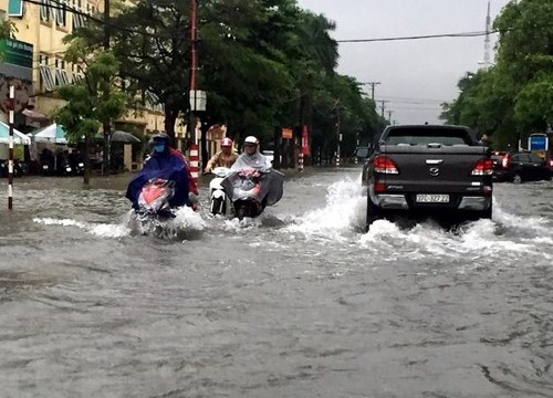 Trung Bộ tiếp tục mưa dông, cảnh báo nguy cơ lũ quét và ngập úng