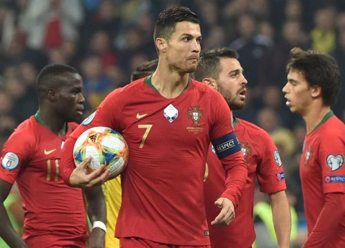 Ukraine 2-1 Bồ Đào Nha: Ngày buồn của Ronaldo