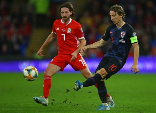 CĐV xứ Wales thành trò cười vì chế nhạo Luka Modric