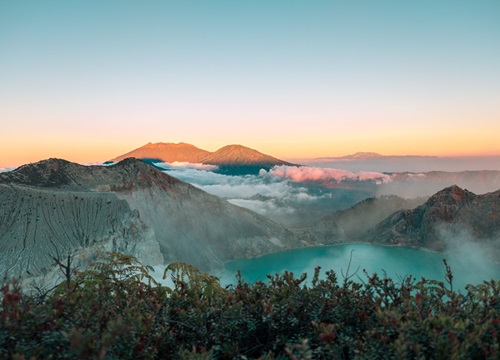 Đi tìm đỉnh núi chứa ngọn lửa xanh hiếm có ở Indonesia